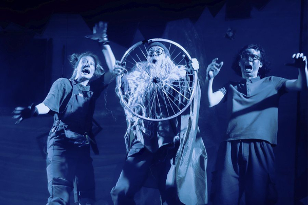 Тайная жизнь предметов: рецензия на спектакль &laquo;Чердак воспоминаний&raquo;